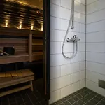 Lovely 10-person With A Lakeside Sauna And Hot Tub *