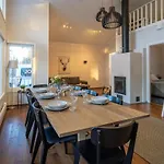 Вилла Lovely 10-person With A Lakeside Sauna And Hot Tub *