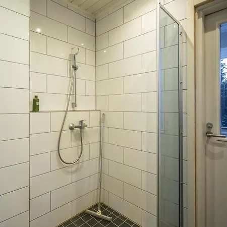 Lovely 10-person With A Lakeside Sauna And Hot Tub Korpela (Pirkanmaa)