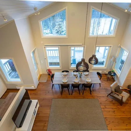 Lovely 10-person With A Lakeside Sauna And Hot Tub *